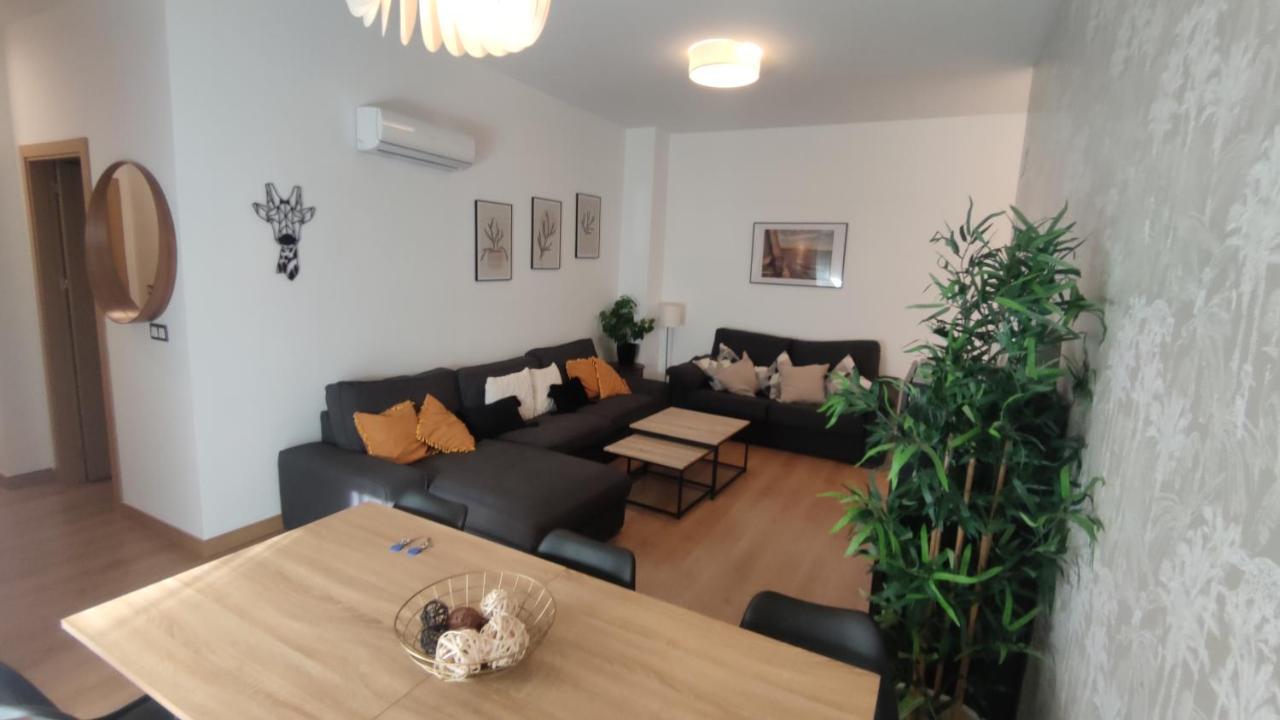 Apartament Unique In Center With Pool *